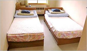 Leader room (with hangers)